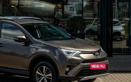 Toyota RAV4, 2019 год, 2 395 000 рублей, 9 фотография