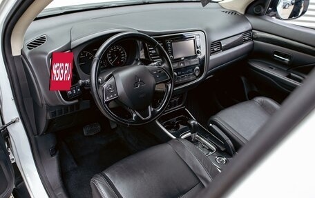 Mitsubishi Outlander III рестайлинг 3, 2017 год, 1 795 000 рублей, 13 фотография