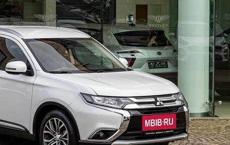 Mitsubishi Outlander III рестайлинг 3, 2017 год, 1 795 000 рублей, 8 фотография