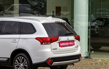Mitsubishi Outlander III рестайлинг 3, 2017 год, 1 795 000 рублей, 10 фотография