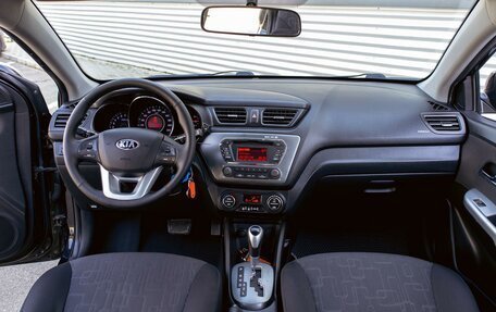 KIA Rio III рестайлинг, 2013 год, 995 000 рублей, 16 фотография