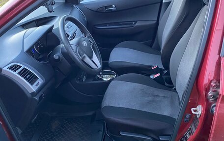 Hyundai i20 IB рестайлинг, 2010 год, 650 000 рублей, 13 фотография