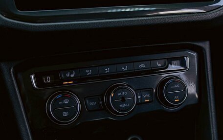 Volkswagen Tiguan II, 2017 год, 1 695 000 рублей, 15 фотография