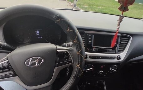 Hyundai Solaris II рестайлинг, 2018 год, 1 419 000 рублей, 10 фотография