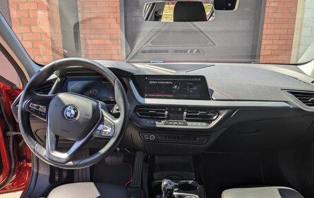 BMW 1 серия, 2020 год, 3 000 000 рублей, 19 фотография