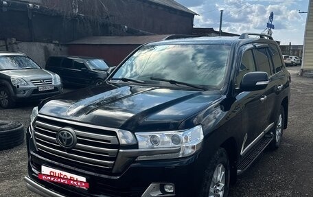 Toyota Land Cruiser 200, 2016 год, 4 900 000 рублей, 2 фотография