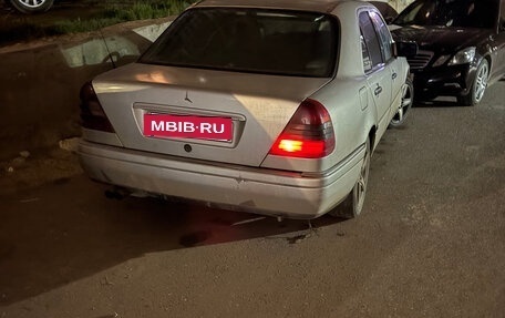 Mercedes-Benz C-Класс, 1994 год, 300 000 рублей, 2 фотография