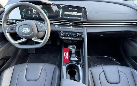 Hyundai Elantra, 2023 год, 1 700 000 рублей, 13 фотография