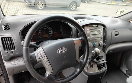 Hyundai H-1 II рестайлинг, 2013 год, 1 250 000 рублей, 12 фотография