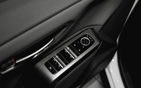 Toyota RAV4, 2025 год, 4 700 000 рублей, 17 фотография