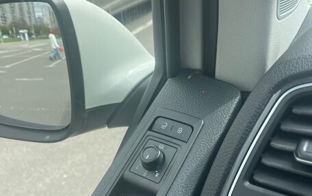 Volkswagen Caravelle T6 рестайлинг, 2019 год, 3 500 000 рублей, 15 фотография