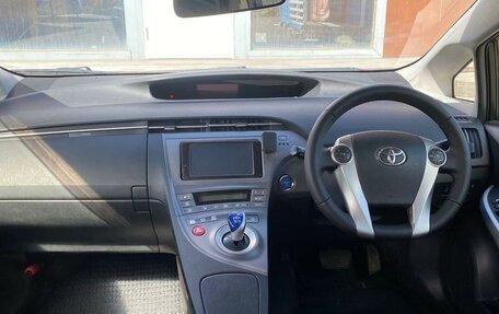 Toyota Prius, 2012 год, 1 099 000 рублей, 8 фотография