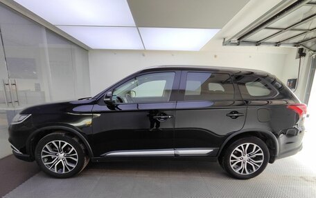 Mitsubishi Outlander III рестайлинг 3, 2017 год, 2 349 000 рублей, 10 фотография