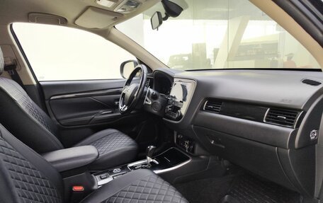 Mitsubishi Outlander III рестайлинг 3, 2017 год, 2 349 000 рублей, 13 фотография