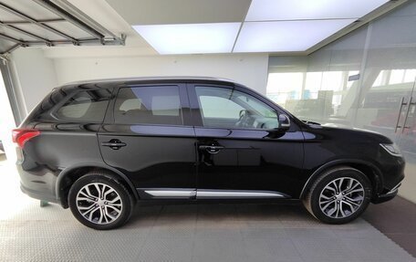 Mitsubishi Outlander III рестайлинг 3, 2017 год, 2 349 000 рублей, 5 фотография