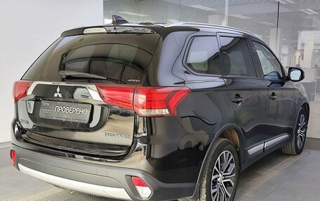Mitsubishi Outlander III рестайлинг 3, 2017 год, 2 349 000 рублей, 6 фотография