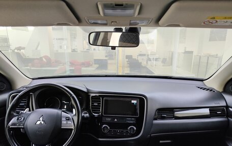 Mitsubishi Outlander III рестайлинг 3, 2017 год, 2 349 000 рублей, 17 фотография