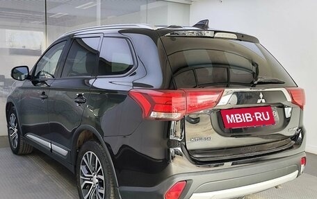 Mitsubishi Outlander III рестайлинг 3, 2017 год, 2 349 000 рублей, 8 фотография