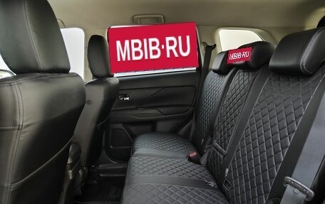 Mitsubishi Outlander III рестайлинг 3, 2017 год, 2 349 000 рублей, 15 фотография