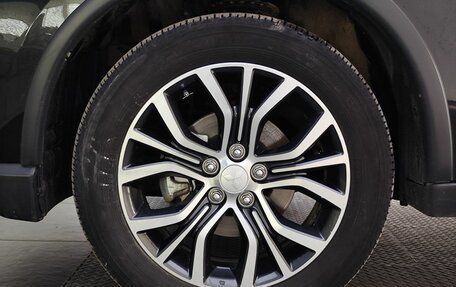 Mitsubishi Outlander III рестайлинг 3, 2017 год, 2 349 000 рублей, 22 фотография