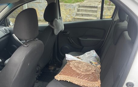 Renault Logan II, 2018 год, 530 000 рублей, 7 фотография