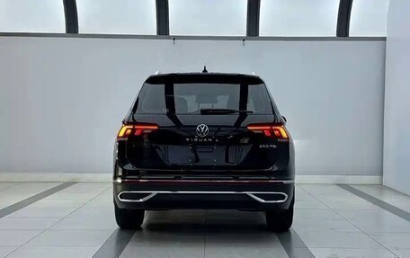 Volkswagen Tiguan II, 2023 год, 2 870 000 рублей, 2 фотография