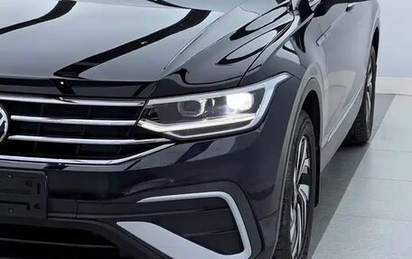 Volkswagen Tiguan II, 2023 год, 2 870 000 рублей, 4 фотография