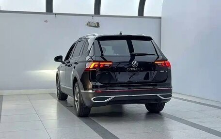 Volkswagen Tiguan II, 2023 год, 2 870 000 рублей, 3 фотография