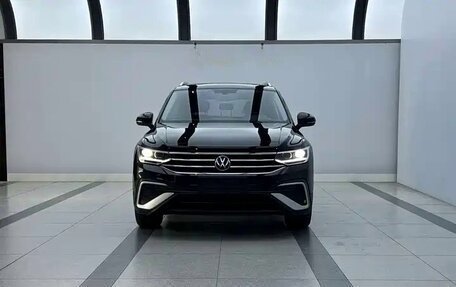 Volkswagen Tiguan II, 2023 год, 2 870 000 рублей, 5 фотография