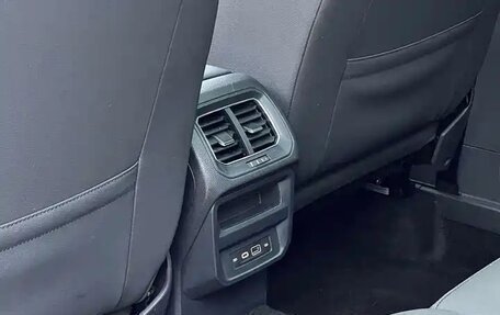 Volkswagen Tiguan II, 2023 год, 2 870 000 рублей, 16 фотография