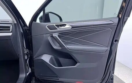 Volkswagen Tiguan II, 2023 год, 2 870 000 рублей, 19 фотография