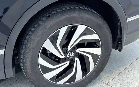 Volkswagen Tiguan II, 2023 год, 2 870 000 рублей, 28 фотография