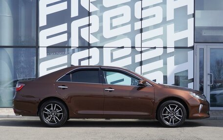 Toyota Camry, 2017 год, 2 250 000 рублей, 5 фотография