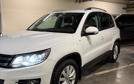 Volkswagen Tiguan I, 2016 год, 1 900 000 рублей, 2 фотография