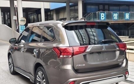 Mitsubishi Outlander III рестайлинг 3, 2021 год, 1 980 000 рублей, 3 фотография