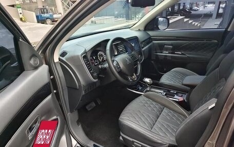 Mitsubishi Outlander III рестайлинг 3, 2021 год, 1 980 000 рублей, 7 фотография