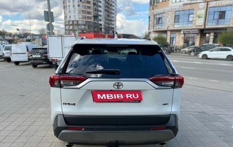Toyota RAV4, 2021 год, 3 790 000 рублей, 6 фотография