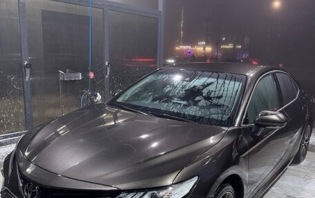 Toyota Camry, 2021 год, 3 700 000 рублей, 2 фотография