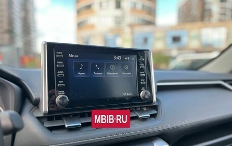 Toyota RAV4, 2021 год, 3 790 000 рублей, 12 фотография