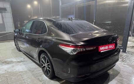 Toyota Camry, 2021 год, 3 700 000 рублей, 4 фотография