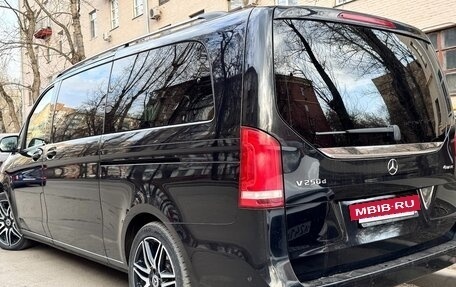 Mercedes-Benz V-Класс, 2018 год, 5 100 000 рублей, 3 фотография