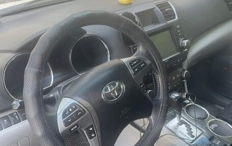 Toyota Highlander III, 2011 год, 2 200 000 рублей, 5 фотография