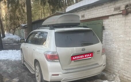 Toyota Highlander III, 2011 год, 2 200 000 рублей, 3 фотография