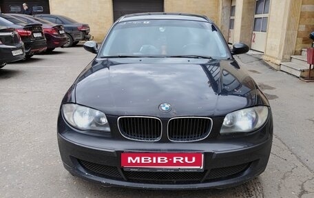 BMW 1 серия, 2008 год, 700 000 рублей, 2 фотография