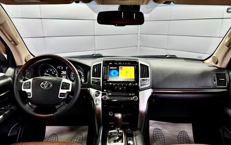 Toyota Land Cruiser 200, 2015 год, 3 599 000 рублей, 18 фотография