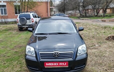 Toyota Avensis III рестайлинг, 2006 год, 810 000 рублей, 1 фотография