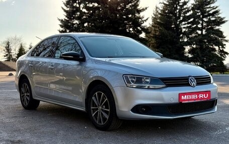 Volkswagen Jetta VI, 2013 год, 950 000 рублей, 2 фотография