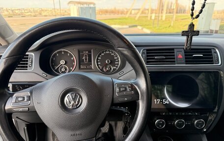 Volkswagen Jetta VI, 2013 год, 950 000 рублей, 8 фотография