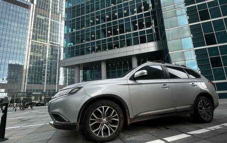 Mitsubishi Outlander III рестайлинг 3, 2015 год, 1 700 000 рублей, 2 фотография