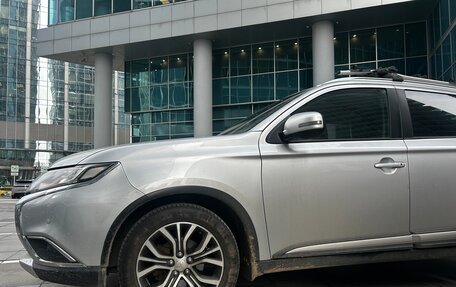 Mitsubishi Outlander III рестайлинг 3, 2015 год, 1 700 000 рублей, 4 фотография